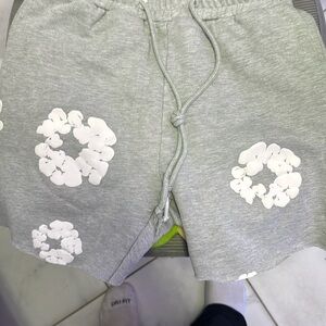 Size medium above knee denim tear shorts (real)